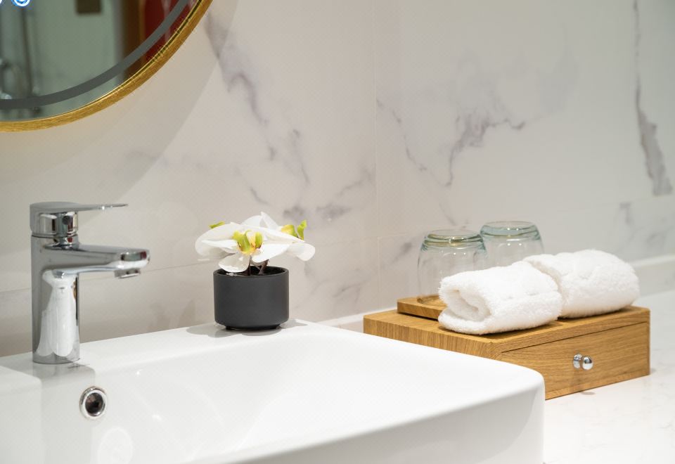 尊贵大床房（电视投屏+蒸汽眼罩）