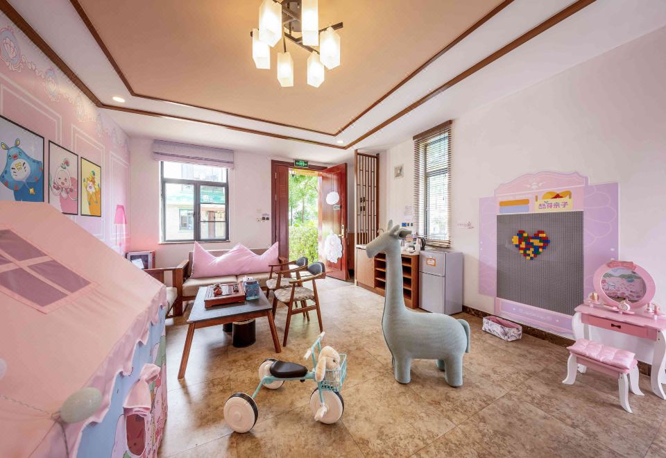 Baodun Lake Hushan Hot Spring ResortVenice Family Friendly Hot Spring Villa - 3-Room, Near Water (Slide)