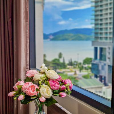 Premier Deluxe Double/Twin Room with Partial Sea View