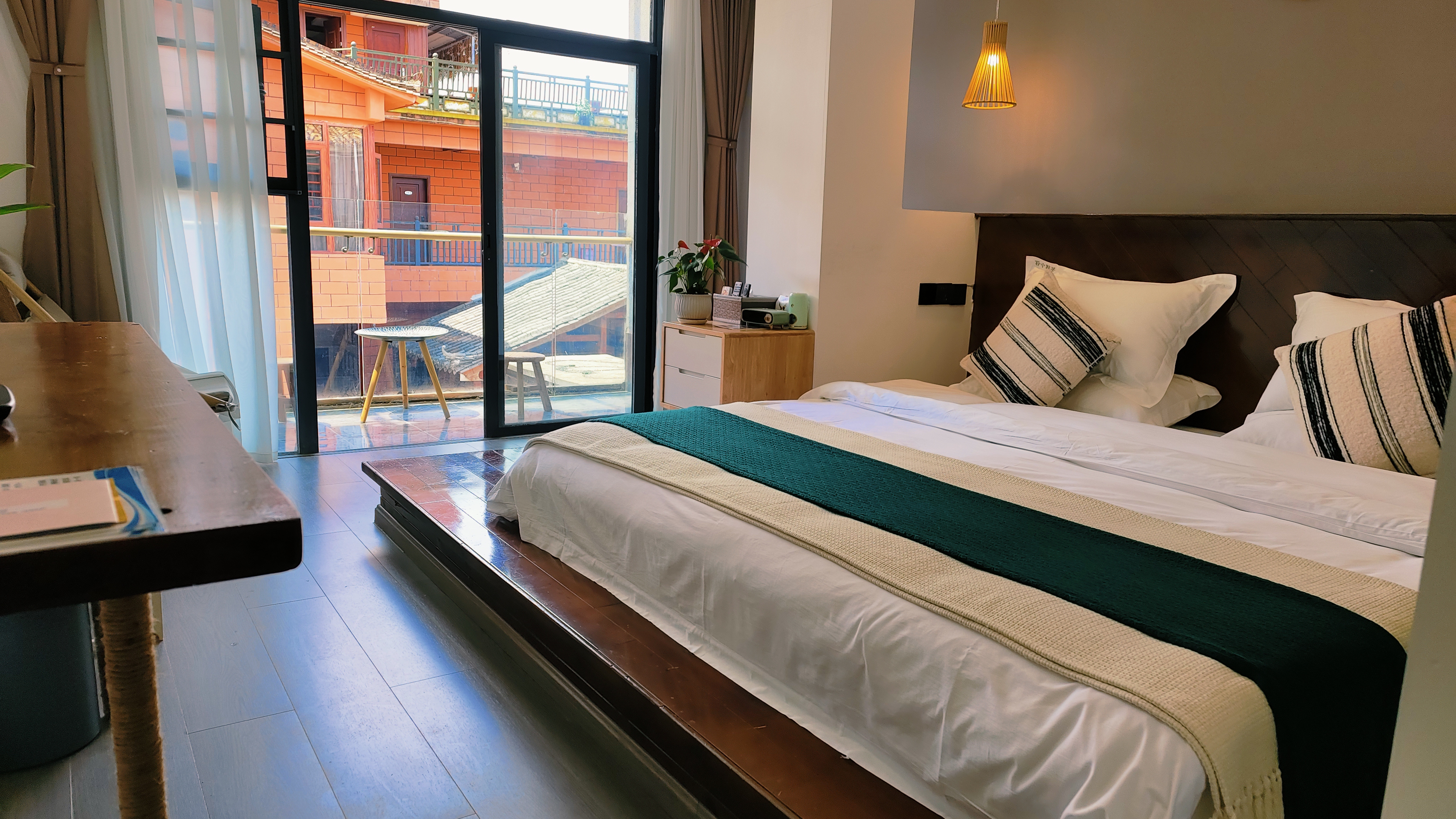 Happy Time Inn Puzhehei雅致阳台大床房