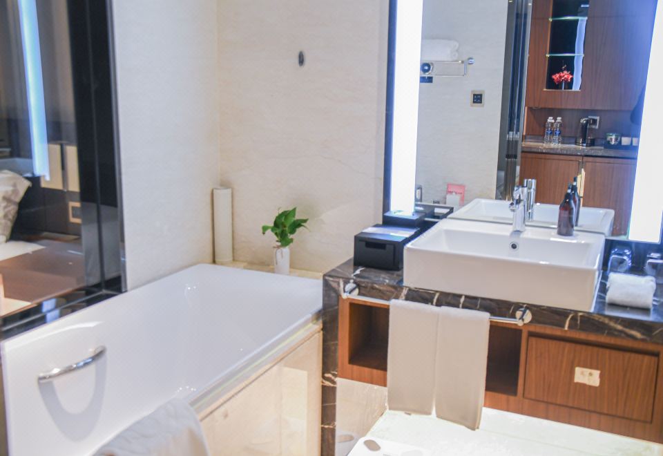 Swiss Grand NanchangExecutive Riverview King