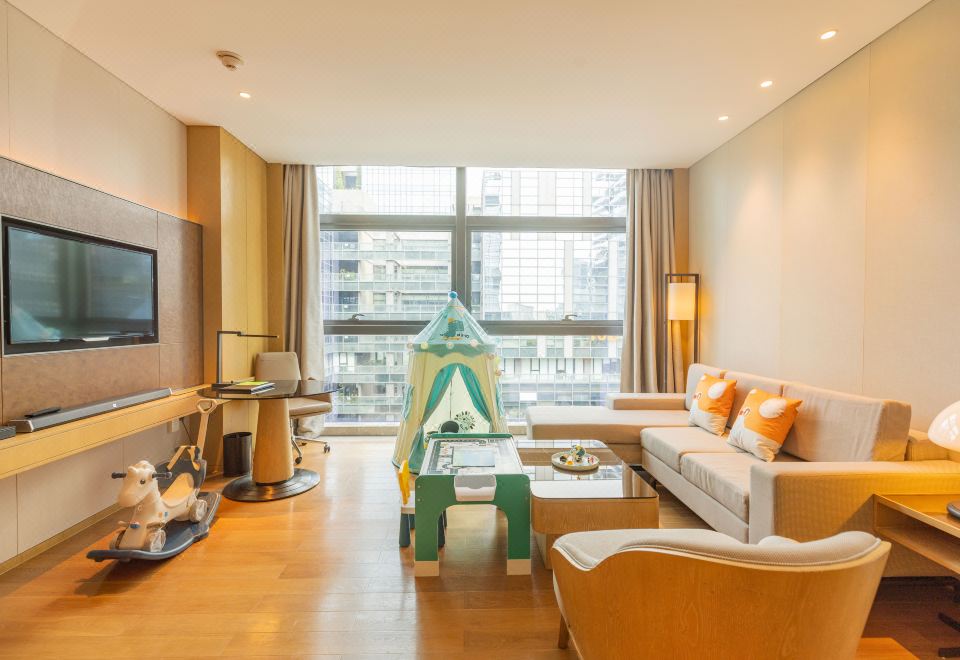 Courtyard Shenzhen BayFamily Suite Planet Theme