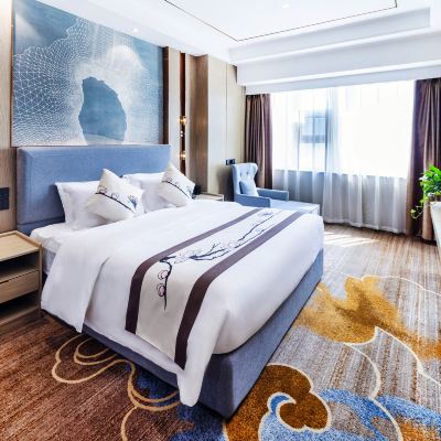 甄選-豪華舒眠大床房（靜享舒睡-高層觀景-養生枕頭） 十堰萬德國際大酒店優惠