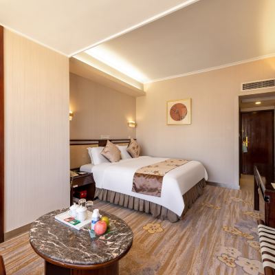 特惠大床房 珠海粵海飯店（拱北口岸高鐵站店）優惠