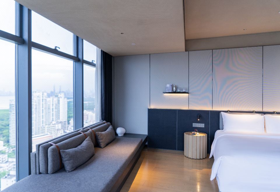 ICON LAB Hotel Shenzhen FutianExecutive Deluxe Queen Bed Room(sea-view)
