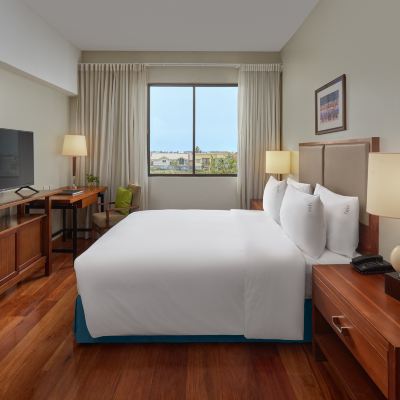 2 Bedroom Suite Dining Kitchenette Pool View