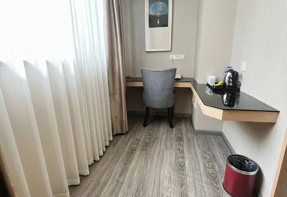 Phoenix Regalia Hotel (Chengdu Chunxi Road Taikoo Li Store)Supreme Queen Room