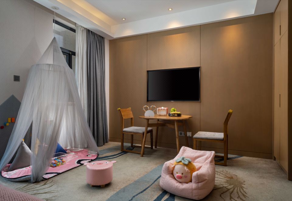 粉紅小豬庭院主題房