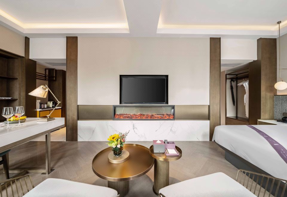 IMPERIAL TRADERS ELONG HOTELExecutive Suite