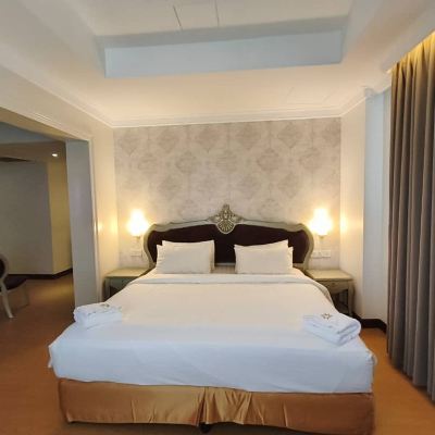 Bilik Deluxe King Eksekutif Kupon RC Hotel