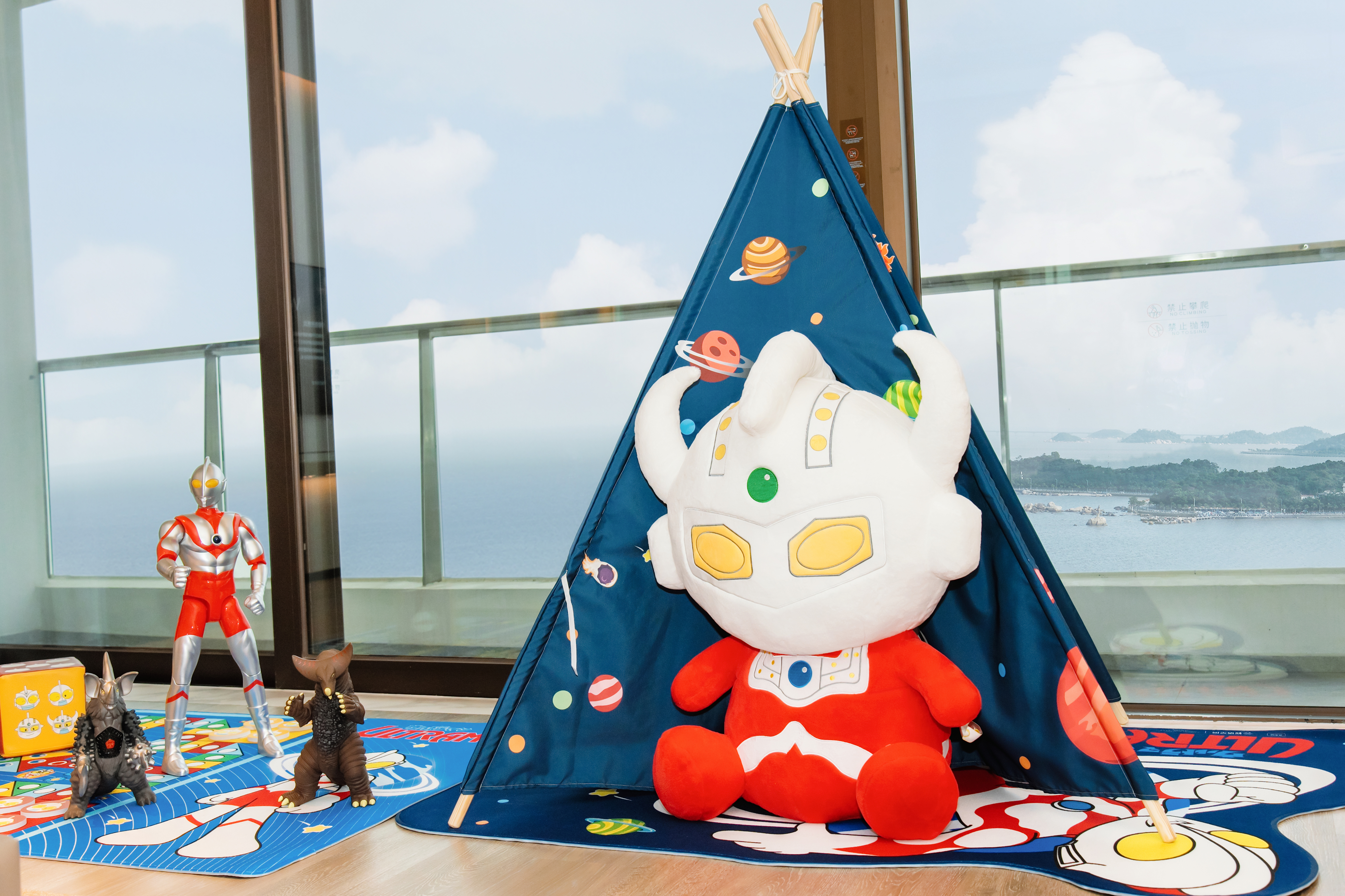 经典奥特曼望海阳台大床房