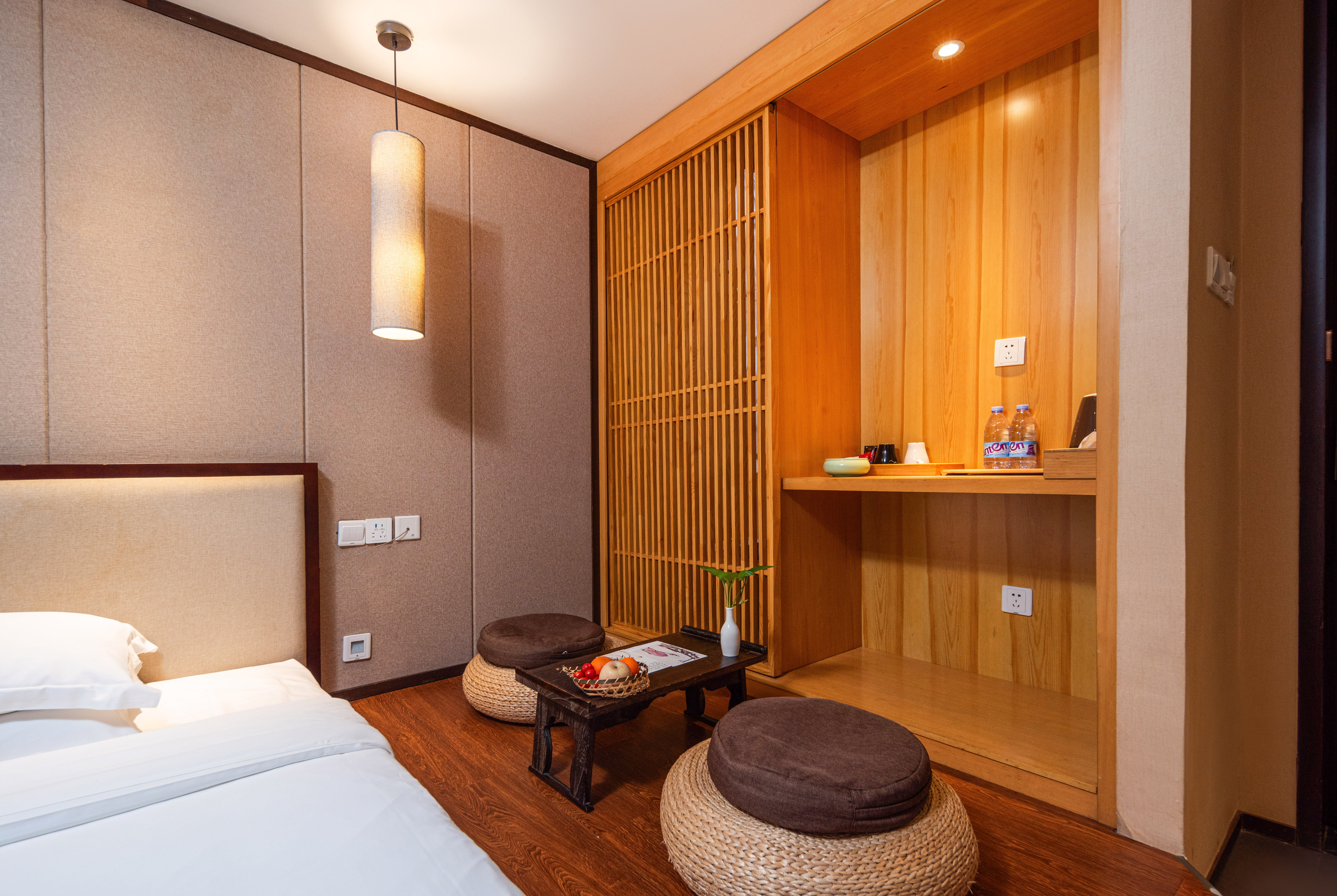 禅居大床房（顶喷花洒＋智能电视投屏＋商务休闲空间）