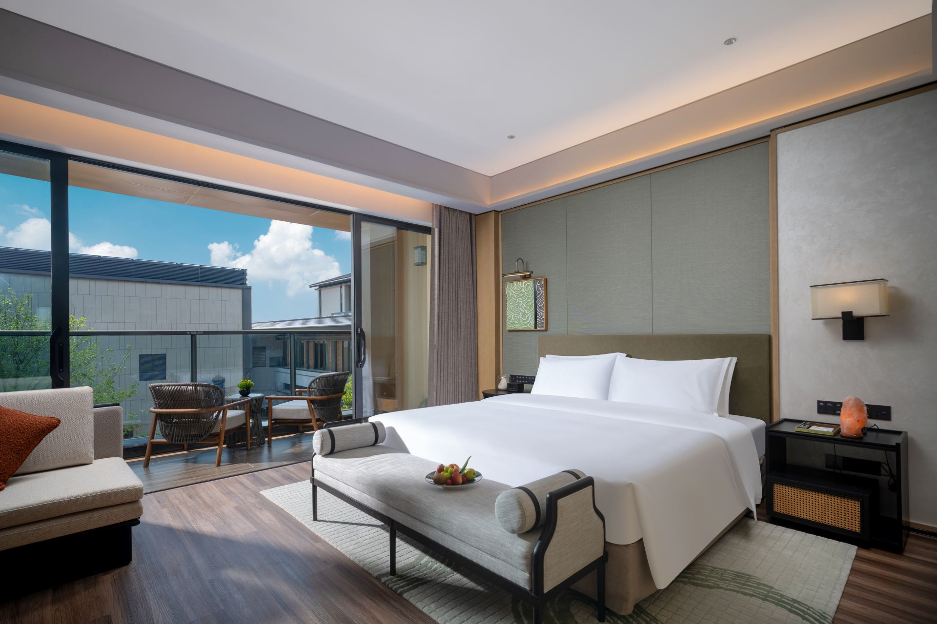 Deluxe King Bed Room With Mountain View