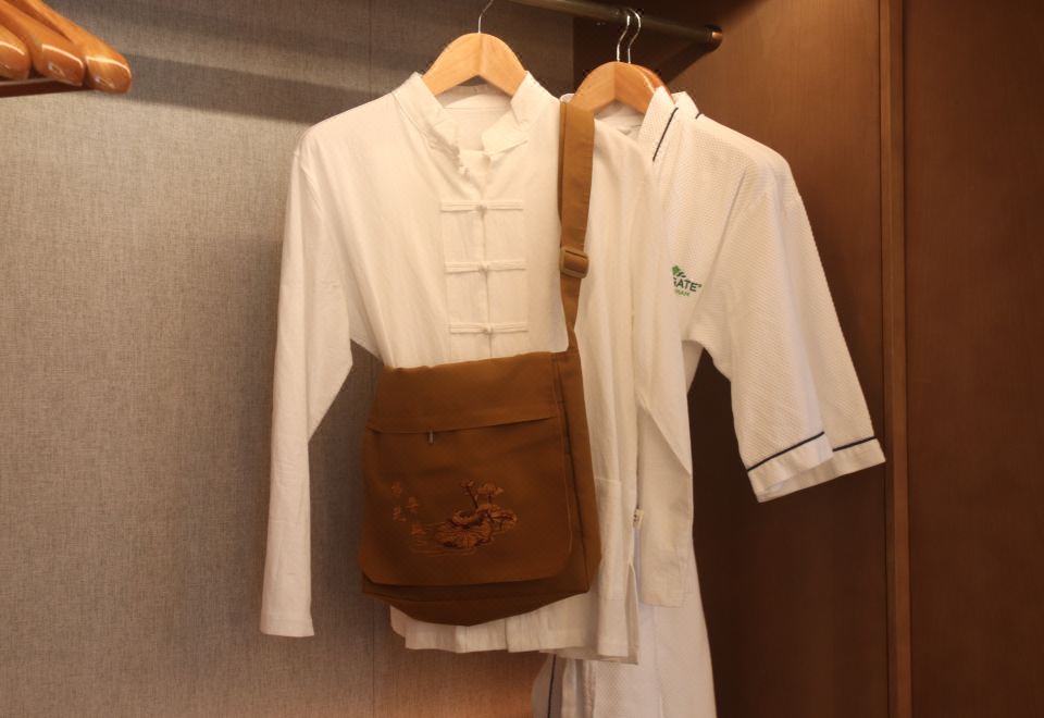 Wingate by Wyndham Hainan ChengmaiTheme Zen Room (Includes Wooden Fish, Heart Sutra, Incense, Taiji Costume, Blessing Plate, Tea Ware)