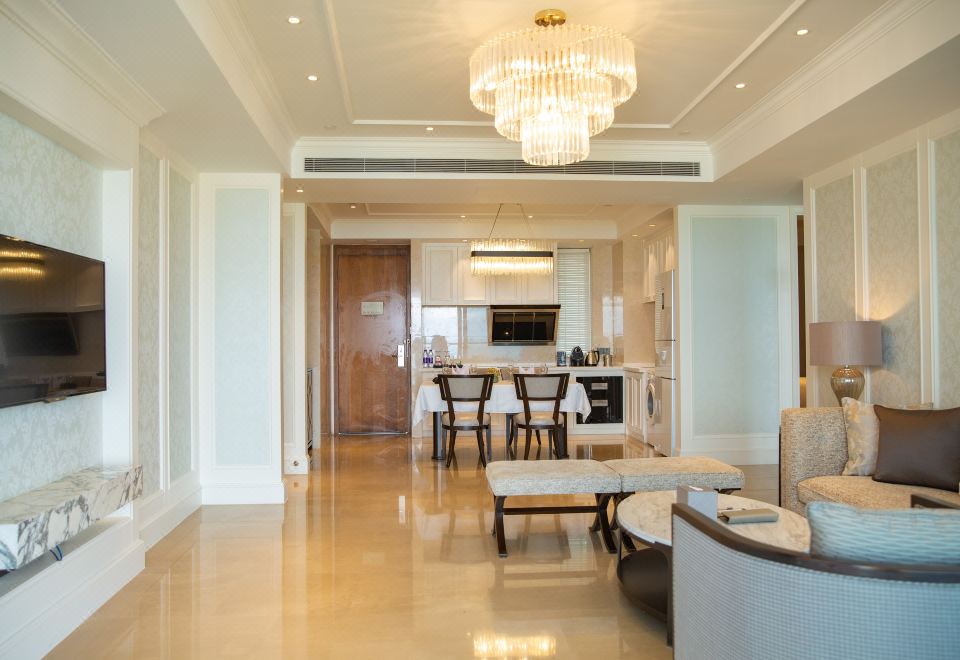 Wyndham Sanya BayPremier Ocean View Suite (3 King Rooms)