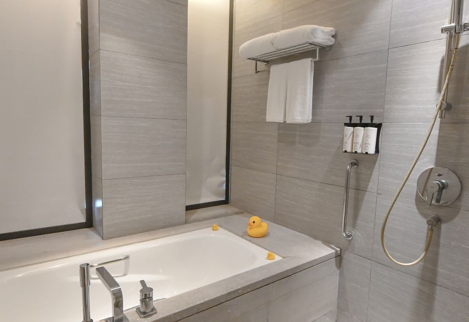 Pan Pacific TianjinPan Pacific Family Room - Adventure · Mermaid Secret + Large Screen Projector