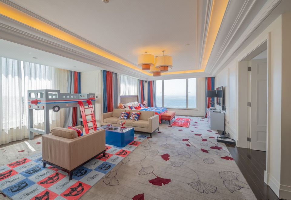SeaView Garden Hotel QingdaoClassic Ultraman Theme Sea-view Two-Bedroom Suite (Two Double Beds + Two War Chariot Beds)