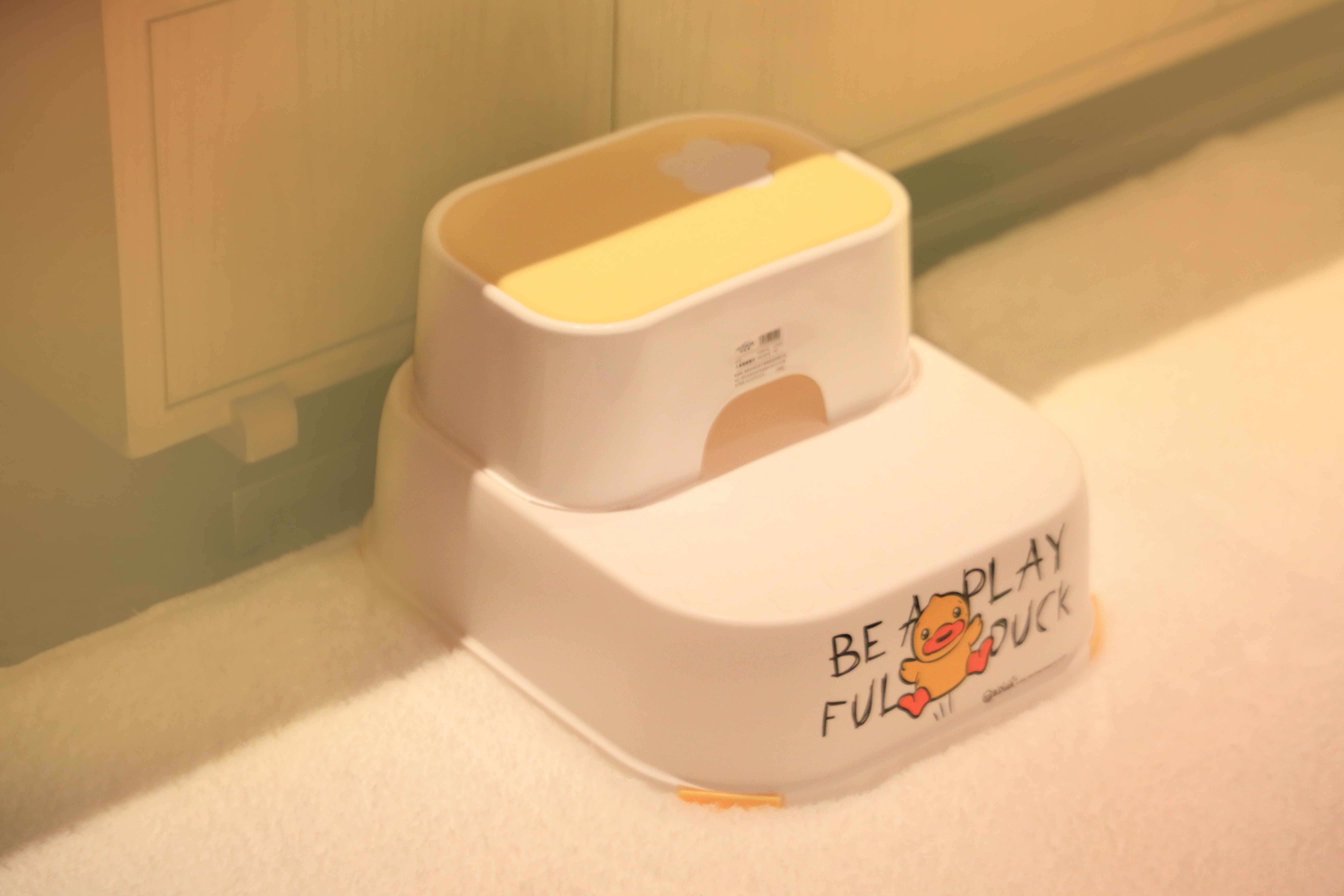 小黄鸭主题湖景亲子房