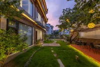 Hongcun Neighborhood · Smart Holiday Courtyard Homestay
