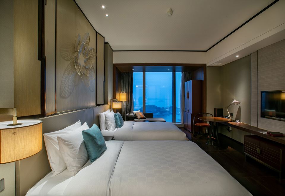 高级海湾景观双人床（一线海景度假圆浴缸）