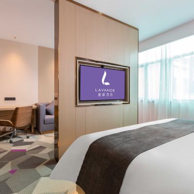 純凈自然大床房（空氣凈化器+旋轉電視+商務辦公桌） 麗楓酒店（東莞大朗松山湖華為店）優惠