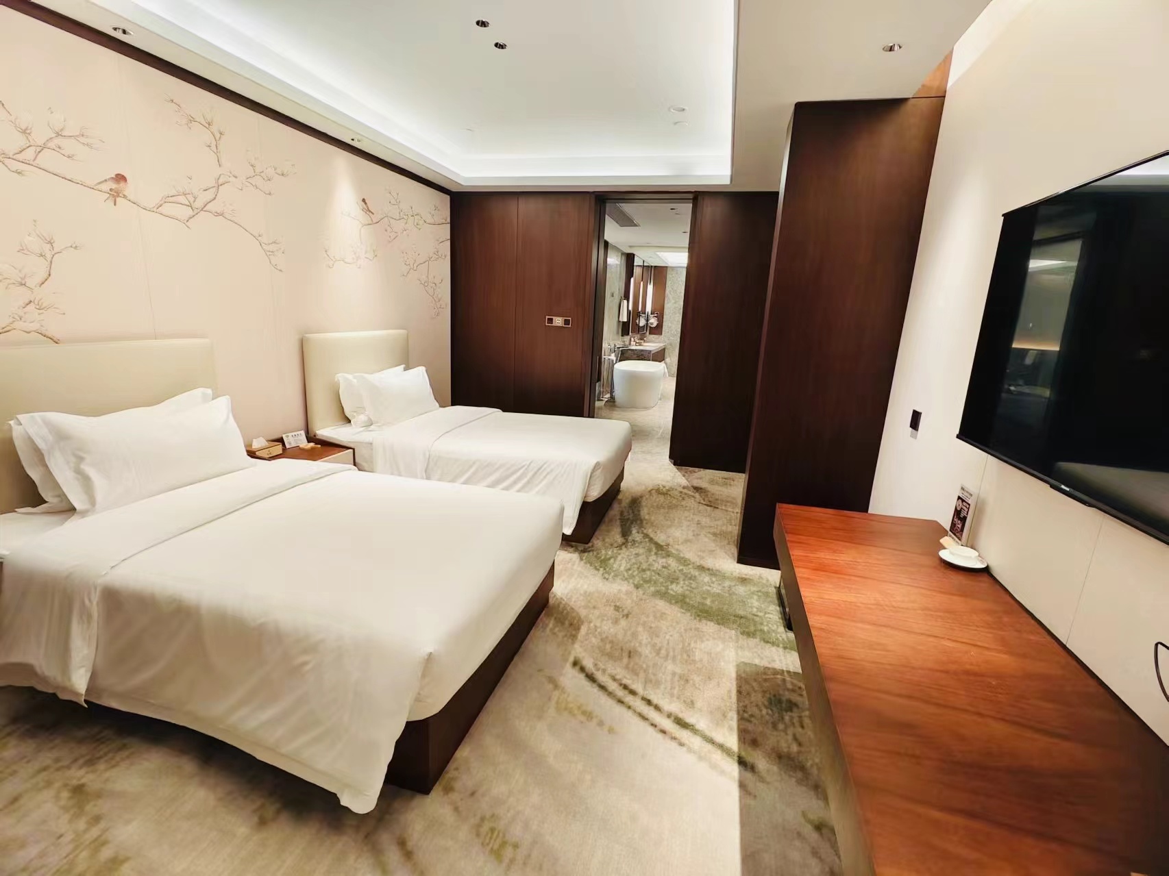 家庭套房「科勒智能马桶+舒眠零压床感」