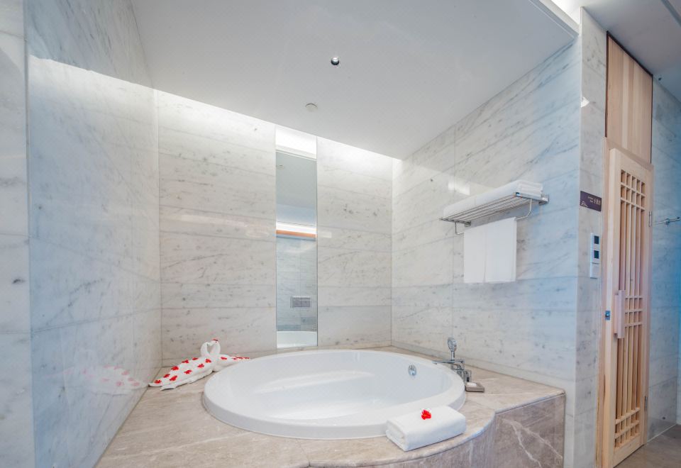 Oceantec Valley Hotel QingdaoPresidential Suite