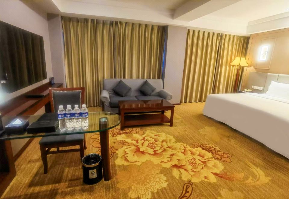 標準商務大床房（保險箱+加濕器+小冰箱）