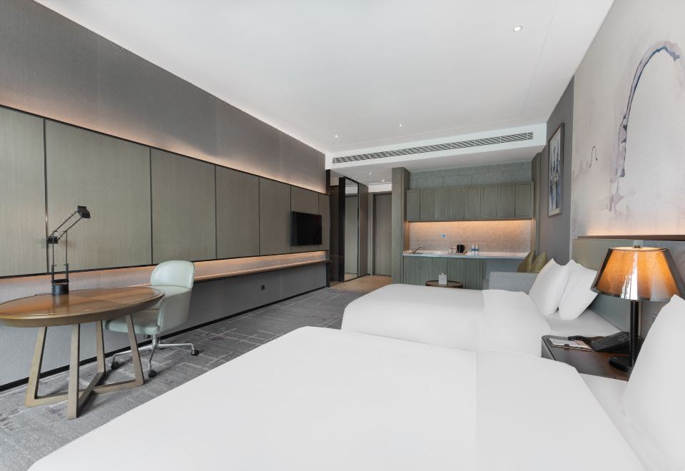 雪遥行政湖景双床房