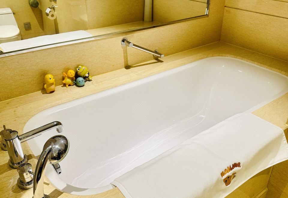 Courtyard by Marriott Shanghai FengxianNailong Family Theme Suite