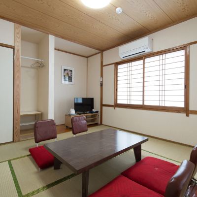 【禁煙】和室８畳１～４人部屋（共同シャワー） OYO 44744 ゲストハウスあい浜 クーポン