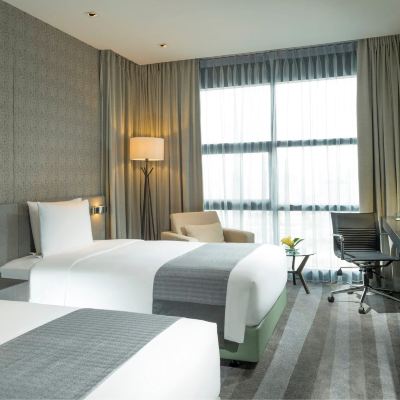 高層城景標準雙床房 曼谷素坤逸路假日酒店優惠