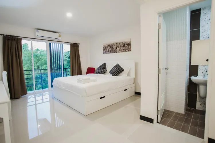 ห้องดีลักซ์ เตียงใหญ่ 1 เตียง