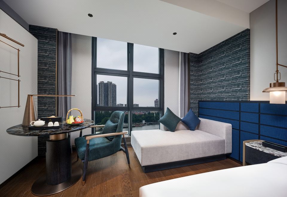 豪华江景双床房（窗外美景+安静好眠+Mini Bar）