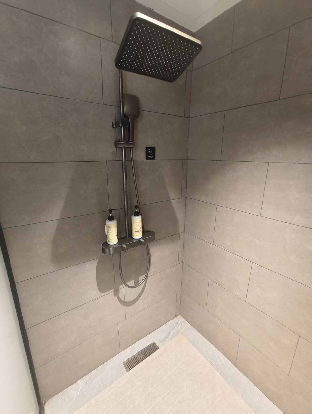 清幽丨零压双床房「记忆床垫+65寸巨幕电视+智能客控」