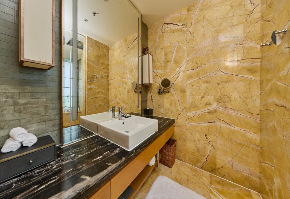 Haikou Marriott HotelFamily Sea-view Room - 1 Double Bed + 1 Single Bed