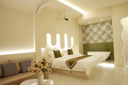 Yueshanju Homestay (Baicheng Railway Station Fortune Plaza)