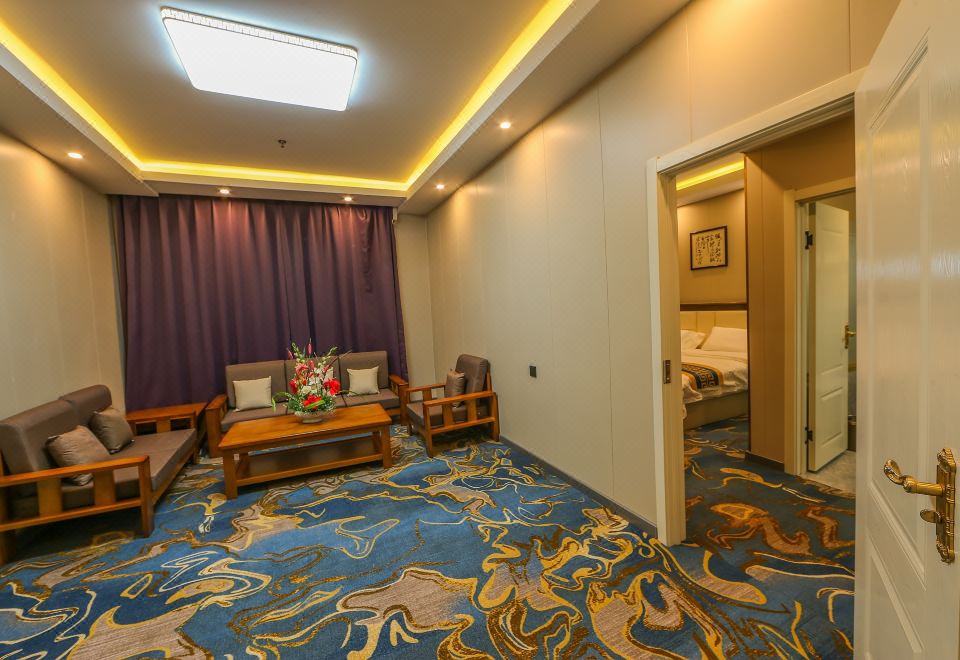 Family-friendly Family Room