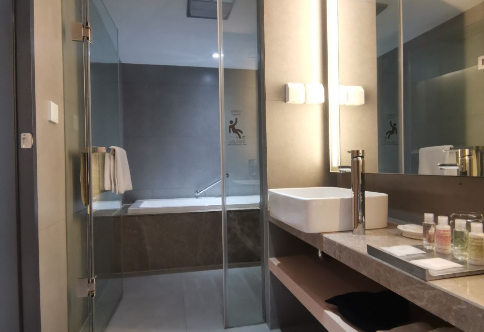 高区双卧室公寓套房