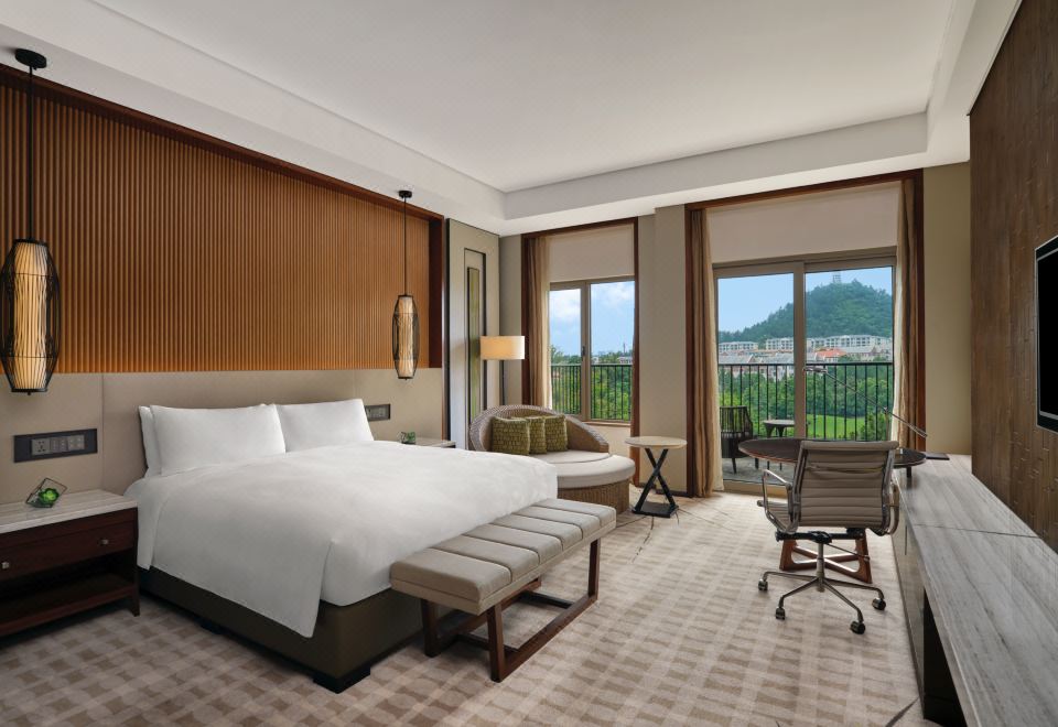 JW Marriott Hotel Zhejiang AnjiGolf Course Mountain View Balcony King Room