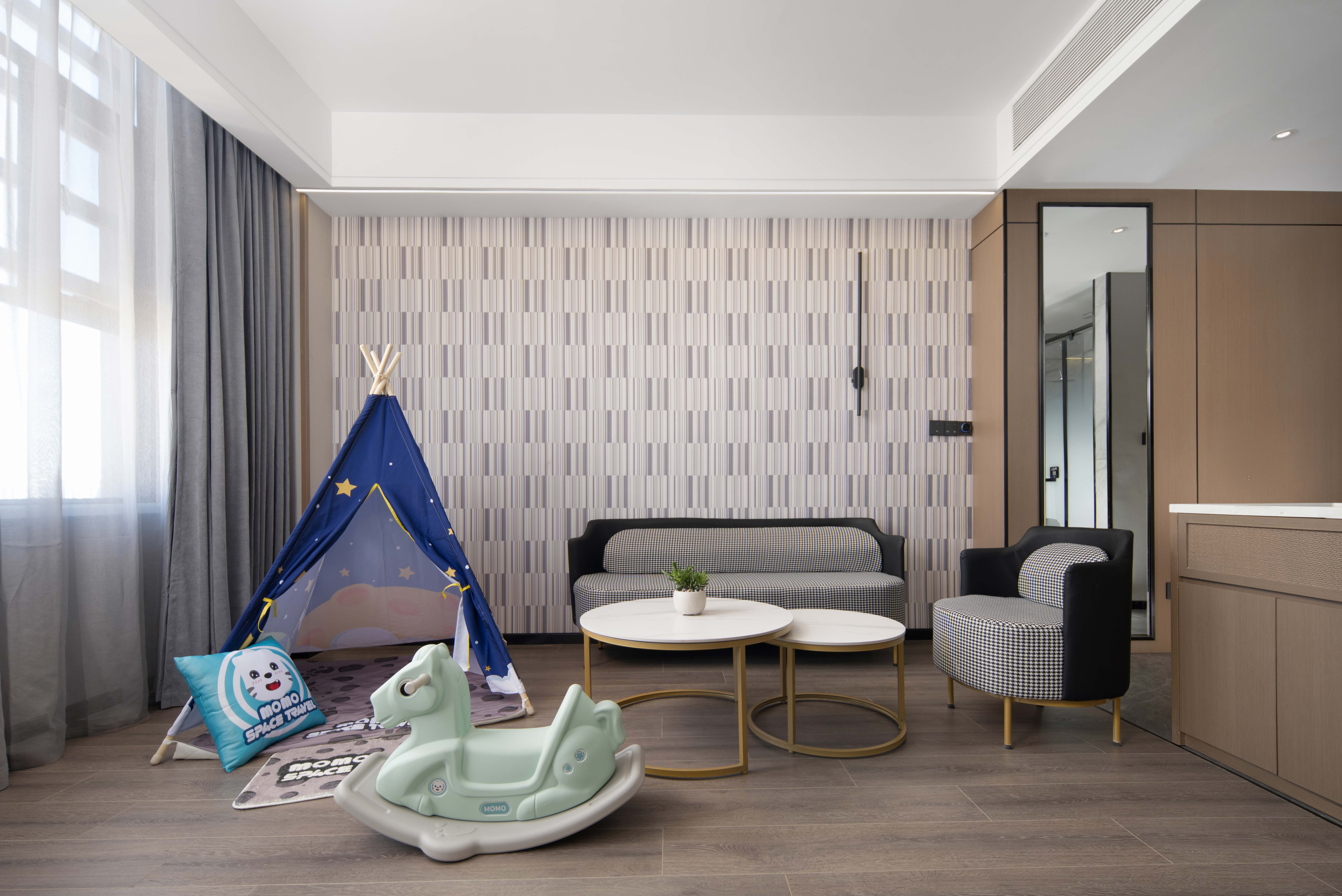 MOMO亲子套房（智能投屏+小冰箱+金可儿床垫+Acca Kappa洗护用品）