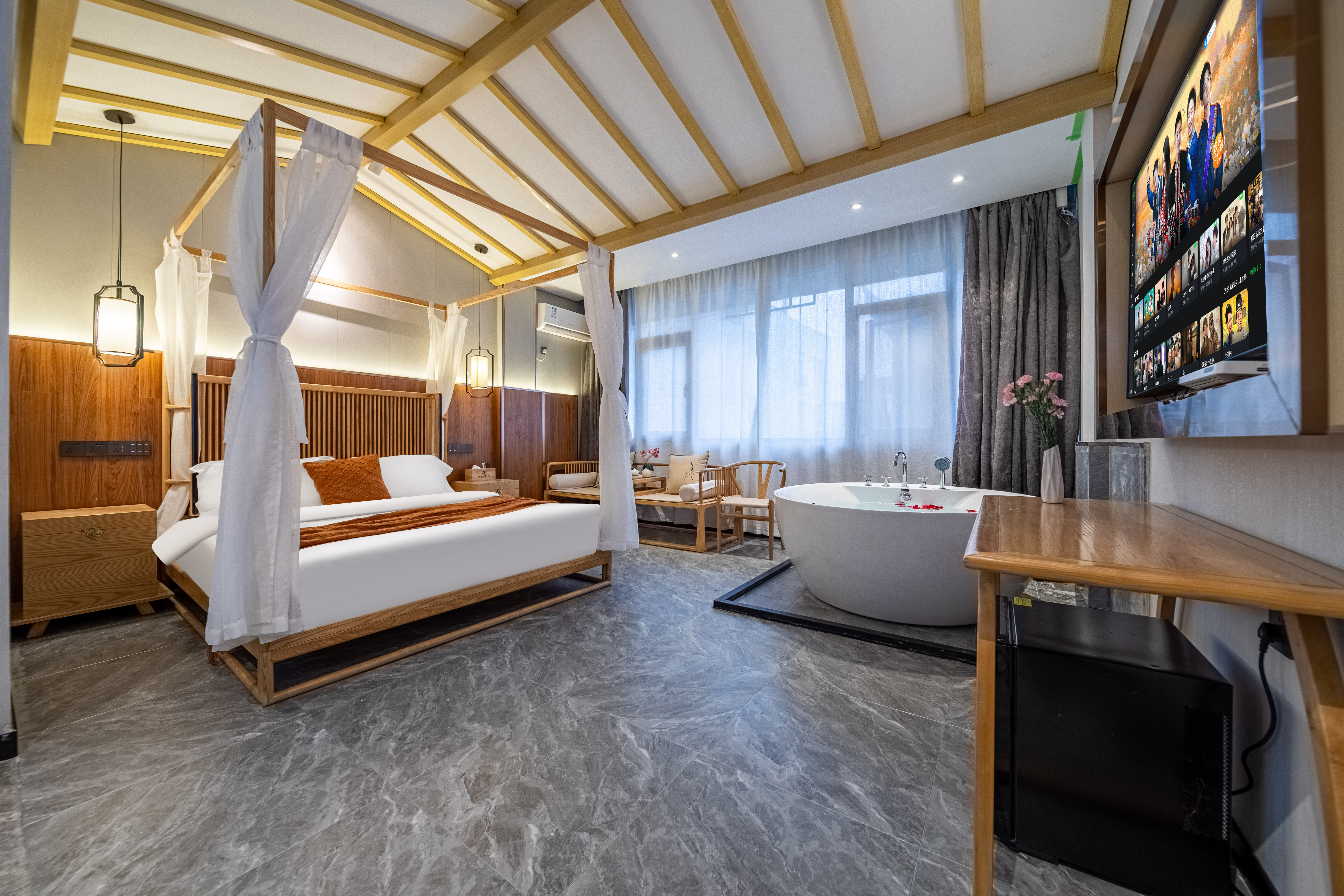 琴瑟·泡浴大床房【圆形大浴缸+小度语音+轻纱帷幔】
