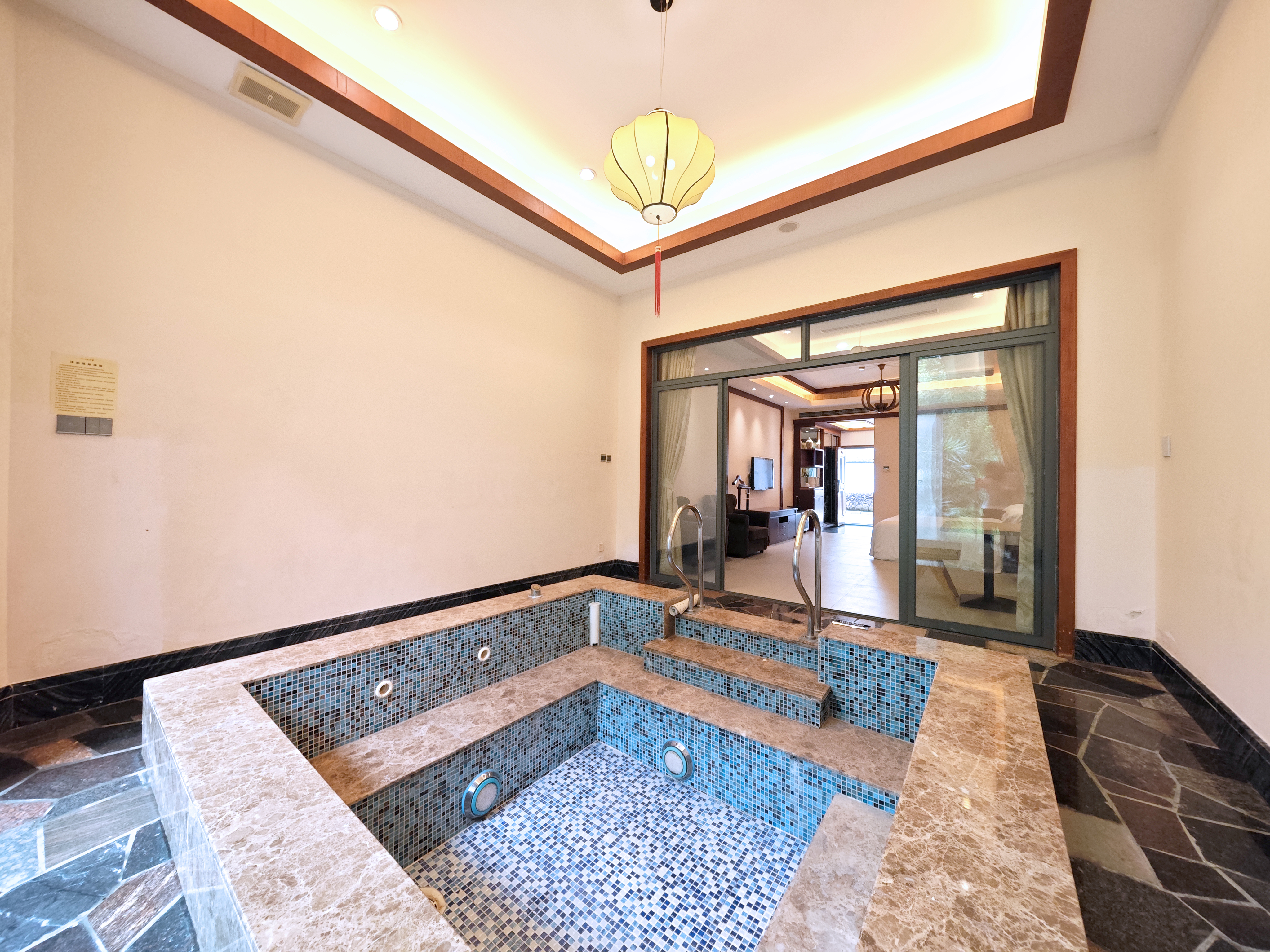 别墅汤屋大床房（室内私汤泡池）