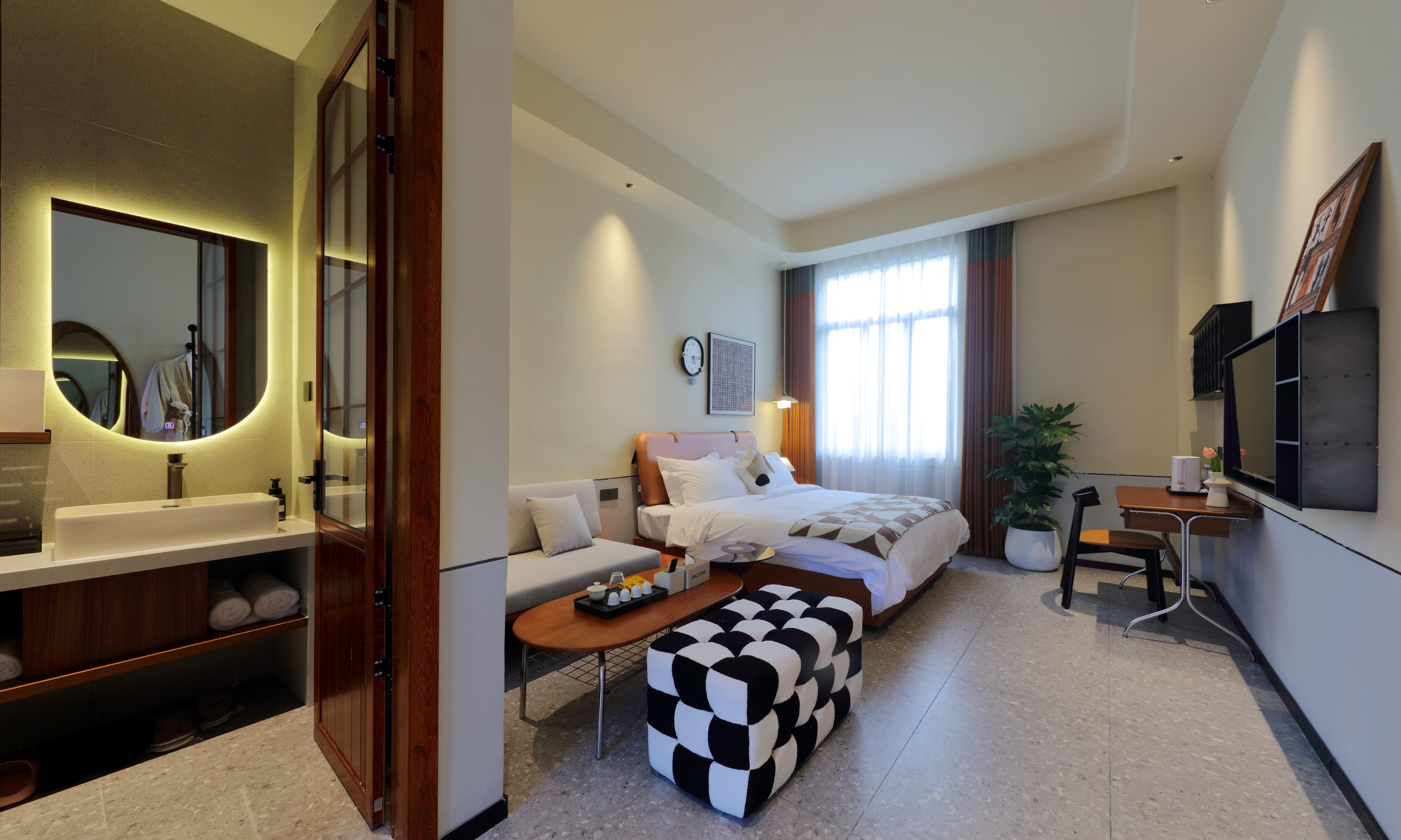 Courtyard Soup Big Bed Room