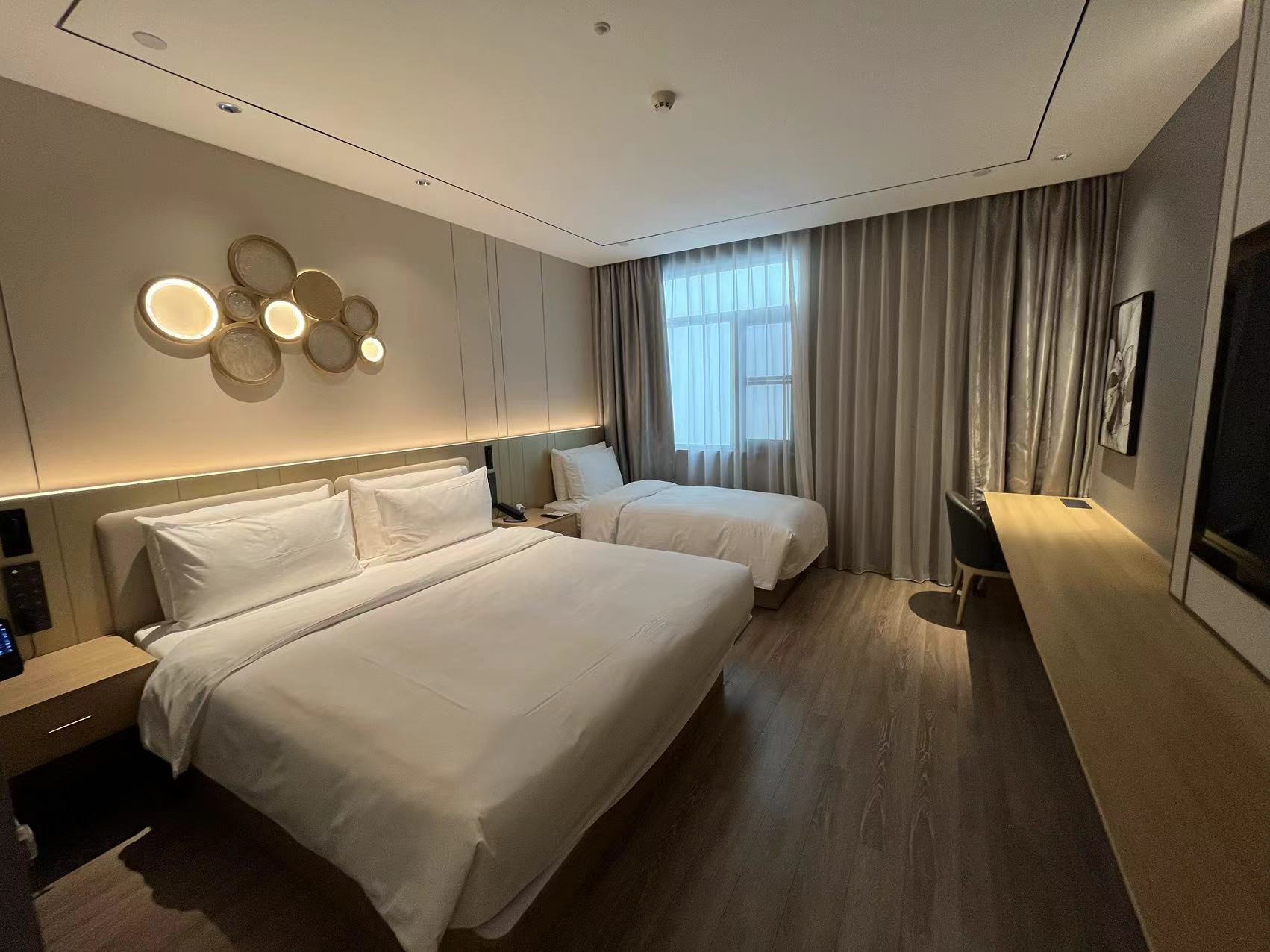 家庭房（65寸可投屏电视+智能客控+小冰箱）