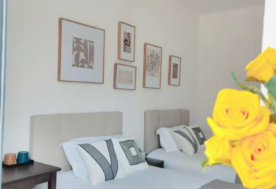 Lanchao Huajianshe Homestay (Zhuhai Guishan Island)Guestroom-Sea-View (2 Beds)