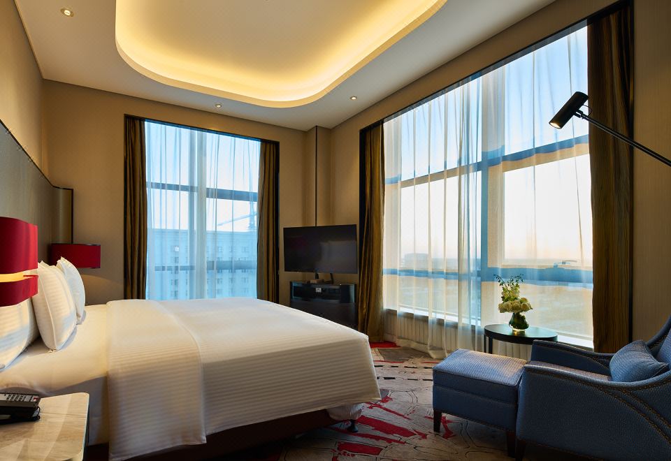 豪華湖景套房（全景浴缸+迷你小冰箱+歐舒丹洗護用品）