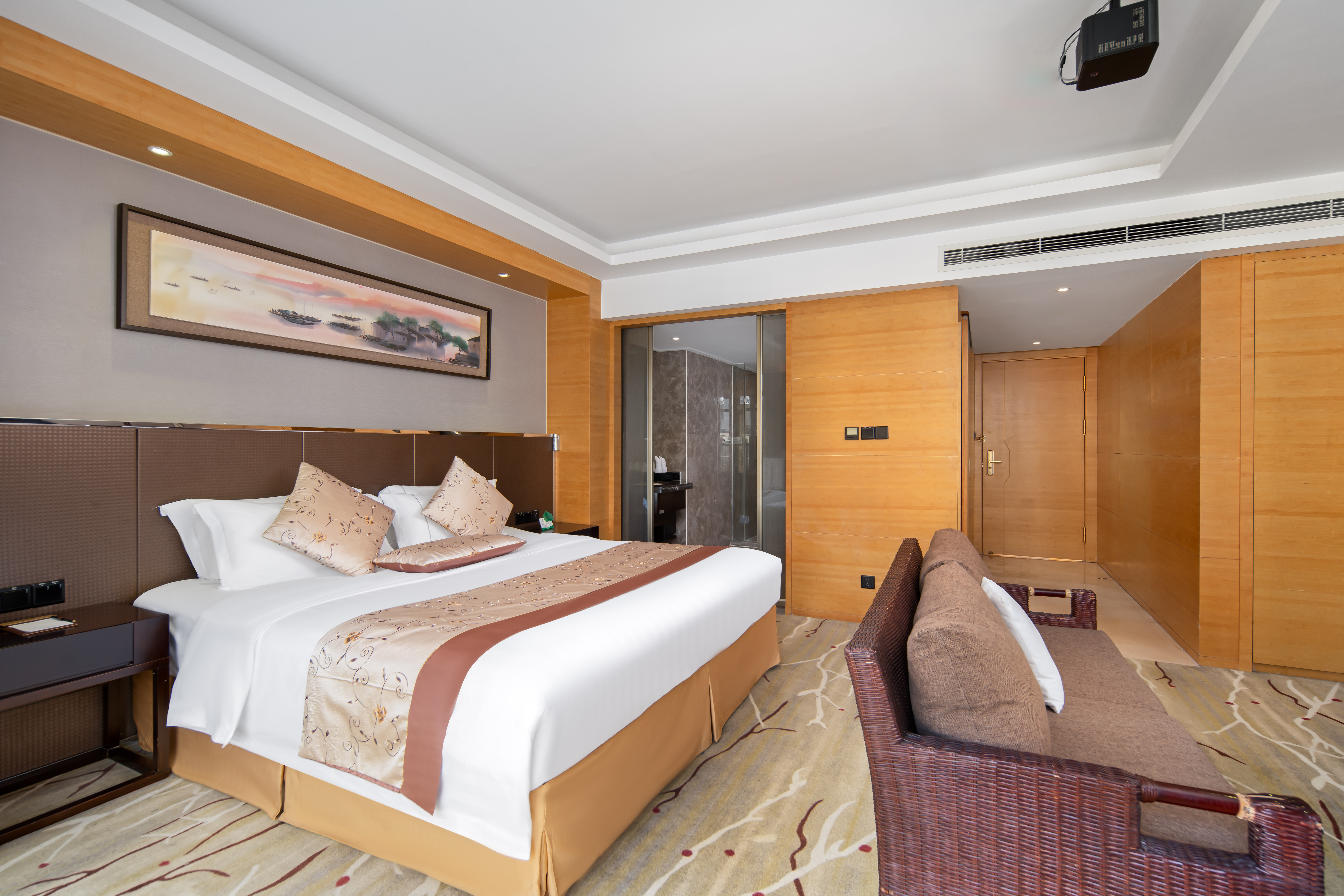 極光TV巨幕影院套房