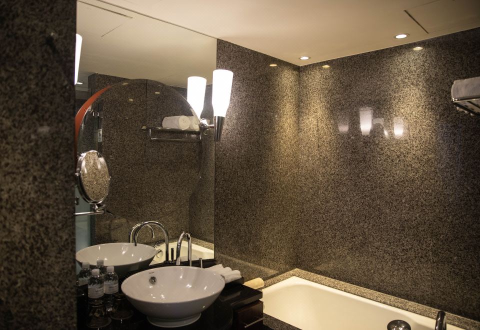 皇冠豪华江景双床房