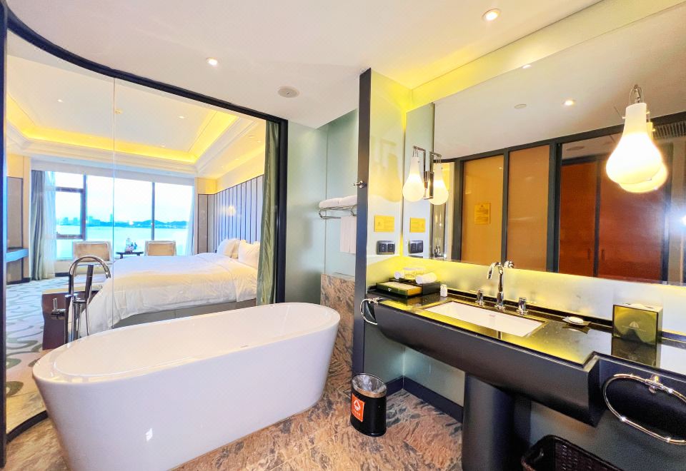 至尊豪華海景大床房【溫泉+零壓床墊+浴缸】